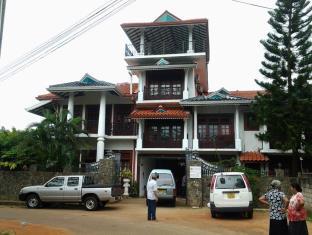 Rasuni Lanka Inn